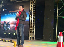 龍翔紡織為莫拉克電動車定制年會紅色圍巾 龍翔紡織為莫拉克電動車定制年會紅色圍巾